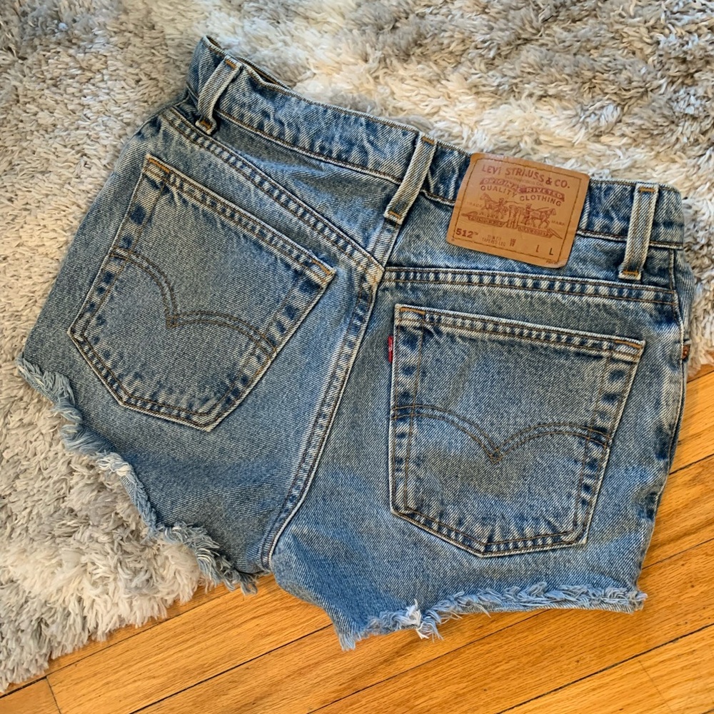 Vintage Levi’s high waisted jean shorts